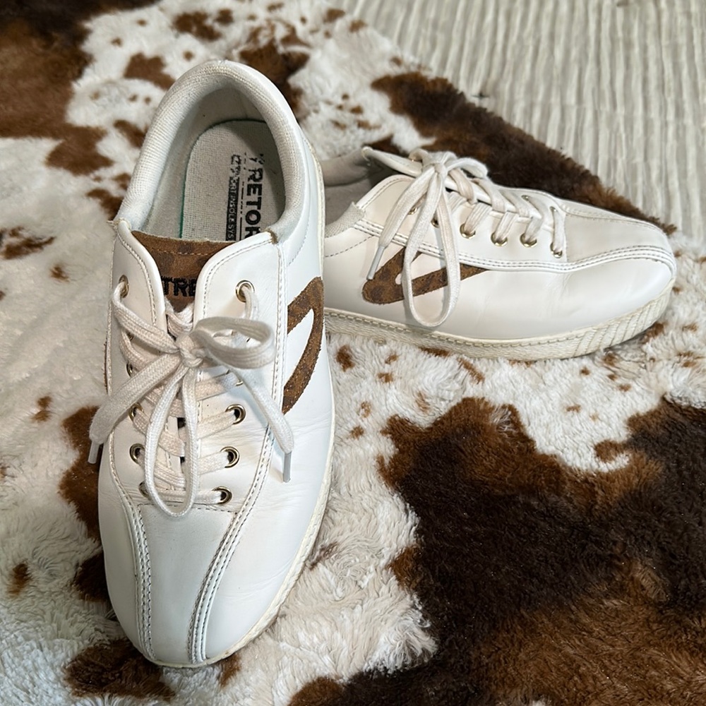 Tretorn size 7 leather sneakers